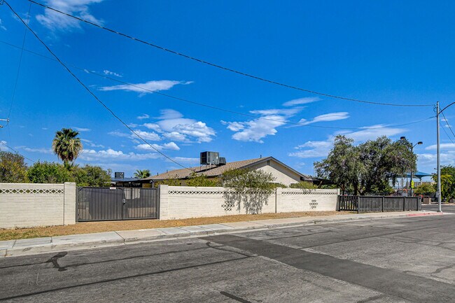 Foto del edificio - 1001 E Saint Louis Ave