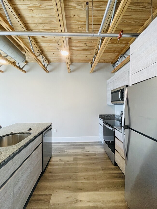 Foto del edificio - 330-350 Pleasant St. Unit 328