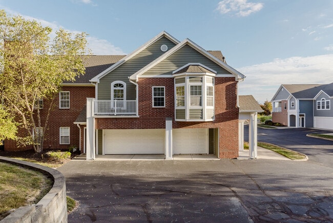 Building Photo - Wonderful 2 bedroom 2 bath Condo End Unit in Great Carmel Location!