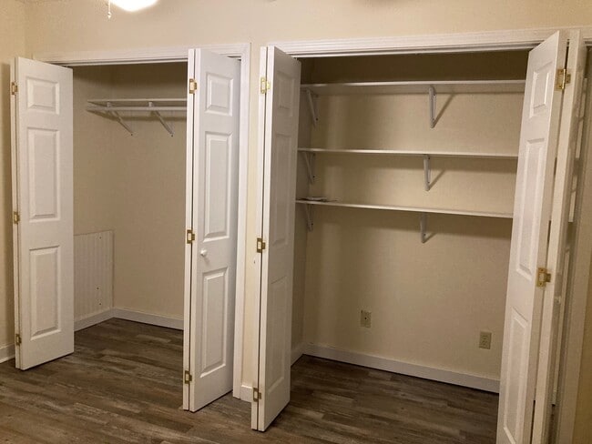 Building Photo - 625 Windcrest Dr