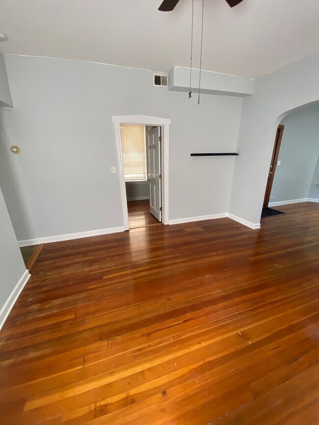 Foto del edificio - 2326 N Sacramento Ave