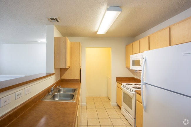 Kitchen - Fieldstone Apartments
