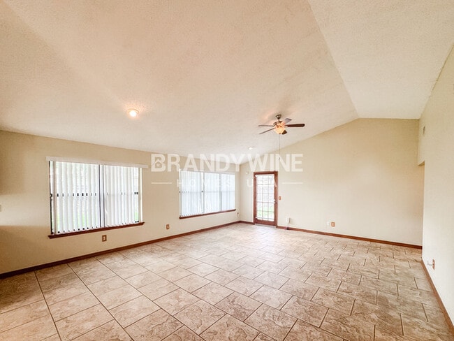 Foto del edificio - 7901 Collins Ridge Blvd