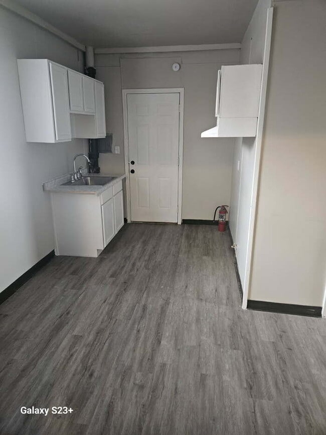 Building Photo - Beautiful Newly rehabbed apartment