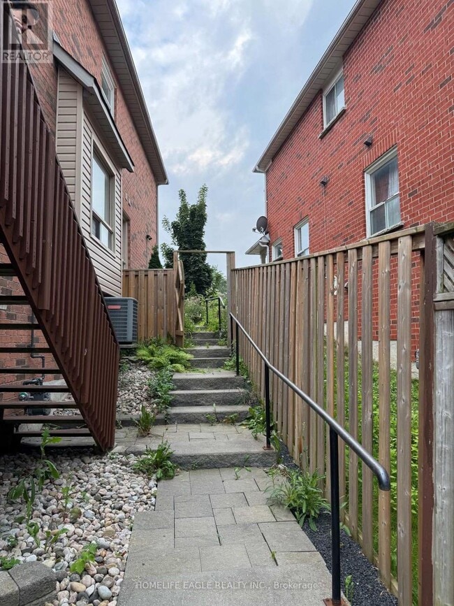Building Photo - 121 Primeau Dr
