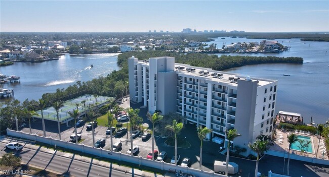 Foto del edificio - 4835 Bonita Beach Rd SW