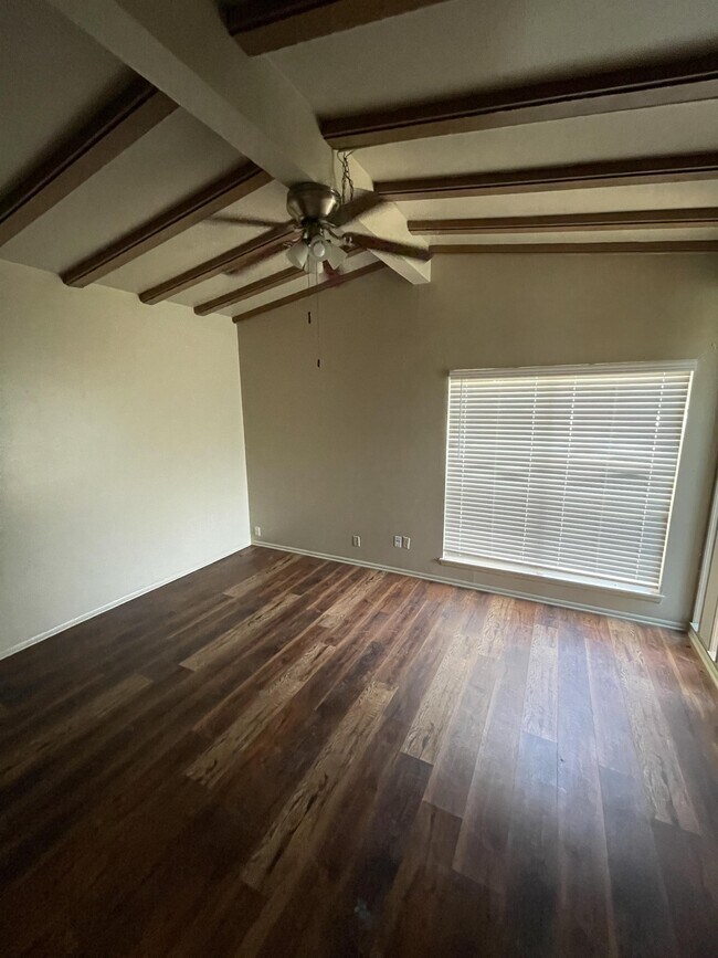 Building Photo - 607 Cobble Dr