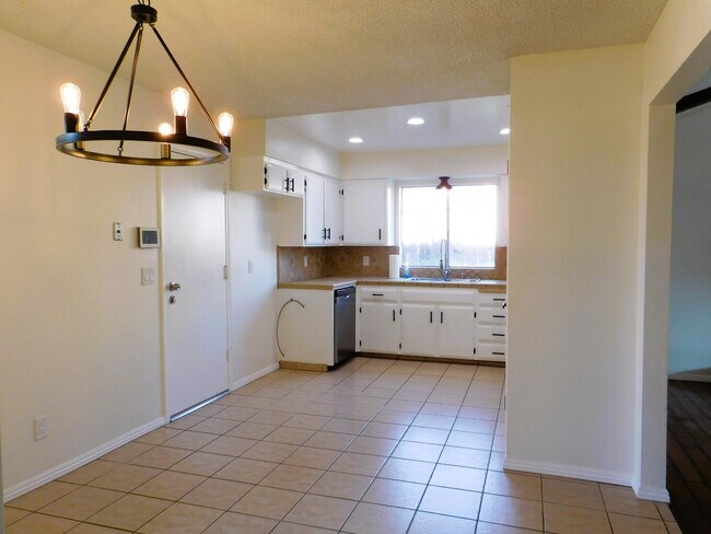 Foto del edificio - 2297 Acacia Ave