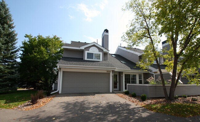 Casa adosada en esquina. - 15805 24th Ave N.