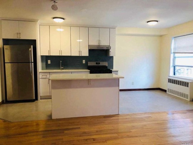 Foto del edificio - 132-09 Avery Ave