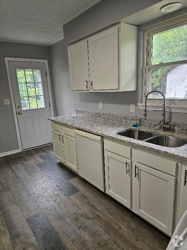 Building Photo - 321 Longview Dr
