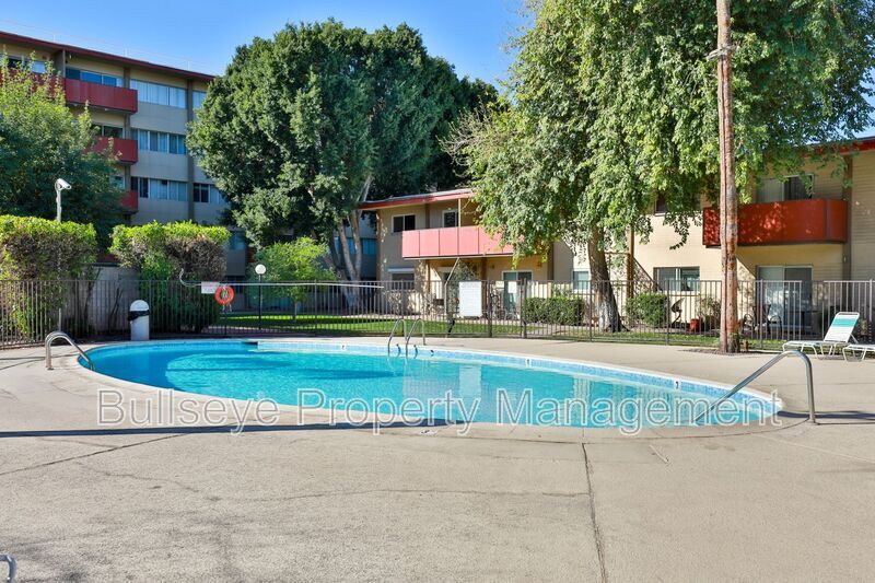 Primary Photo - 353 E Thomas Rd