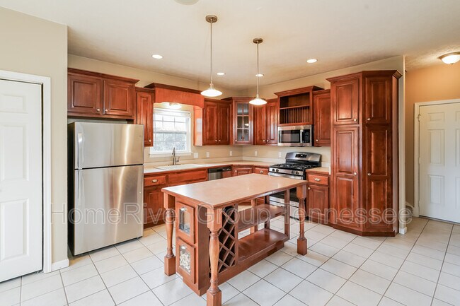 Building Photo - 128 Iroquois Dr