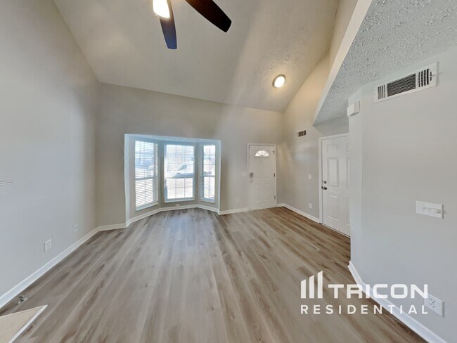Building Photo - 2773 Riverbend Dr