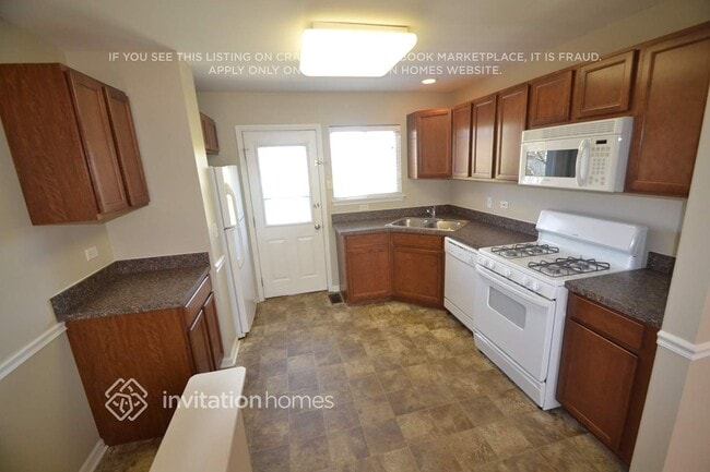 Building Photo - 180 E Big Horn Dr