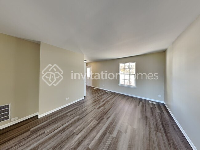Foto del edificio - 220 N Southport Rd