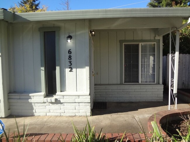 Building Photo - 6832 Trovita Way