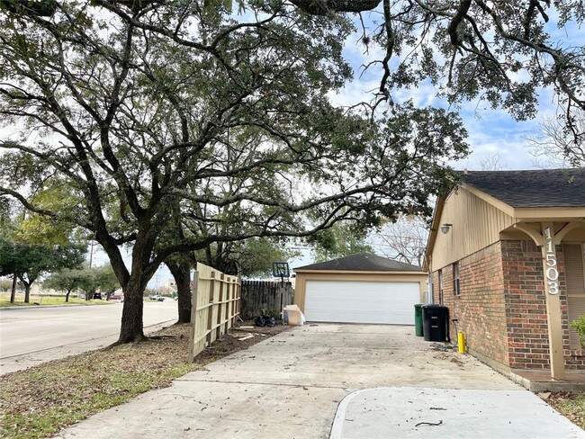 Building Photo - 11503 Sagehollow Ln