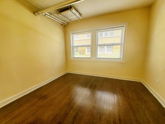 Foto del edificio - 4412 N St Louis Ave