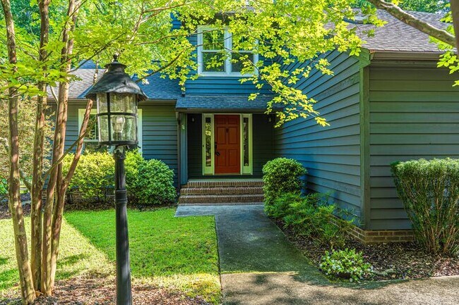 Building Photo - 145 Sandhurst Pl
