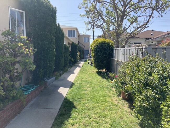 walkway to unit - 2450 20th St