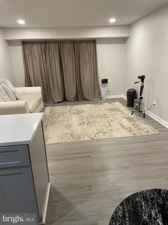 Foto del edificio - 5900 Surrey Hill Pl