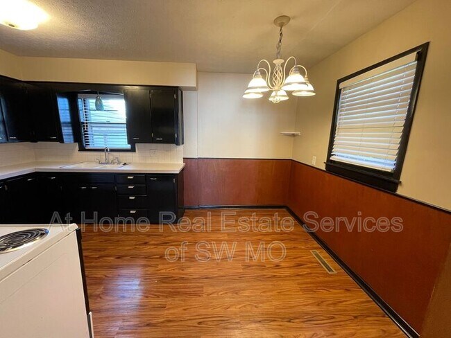 Foto del edificio - 1852 S Pickwick Ave