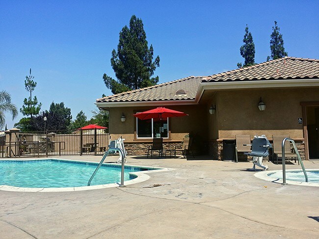 Piscina y spa - Baywood Villas Apartments