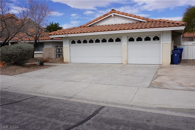 Building Photo - 8328 Del Rey Ave