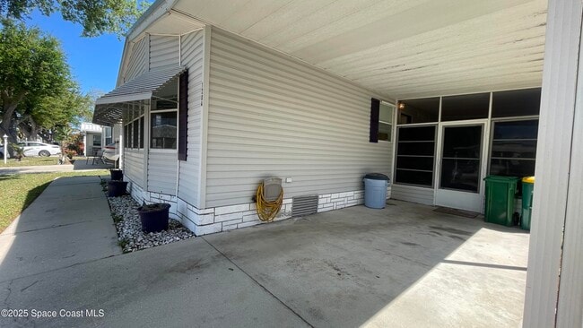 Building Photo - 1204 Calusa Dr