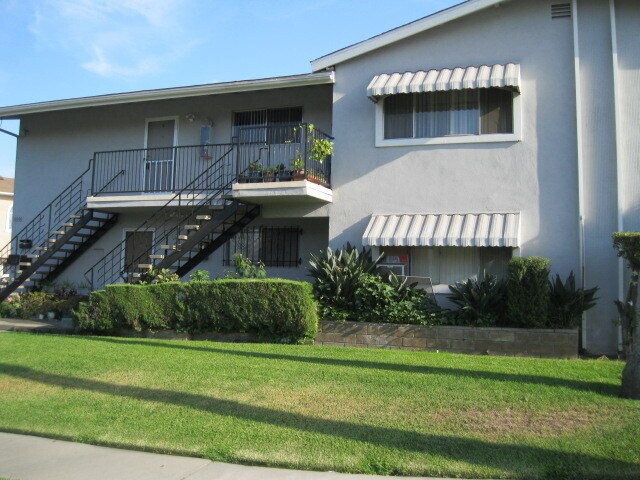 Building Photo - 10060 Laurel Ave