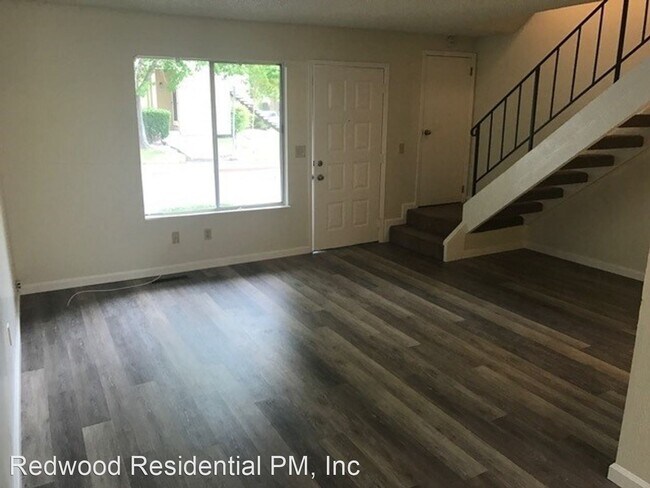 Building Photo - 2 br, 1.5 bath Apartment - 1315 Gold Way