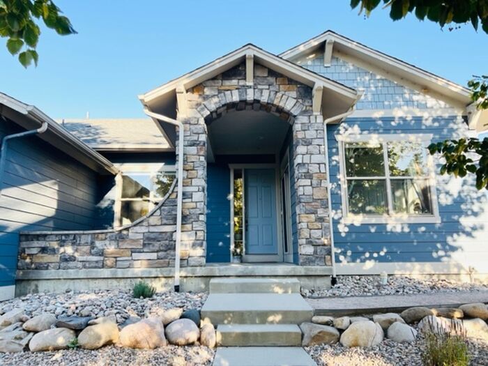 Primary Photo - 3 bed 2 bath Ranch - Amazing Location in L...