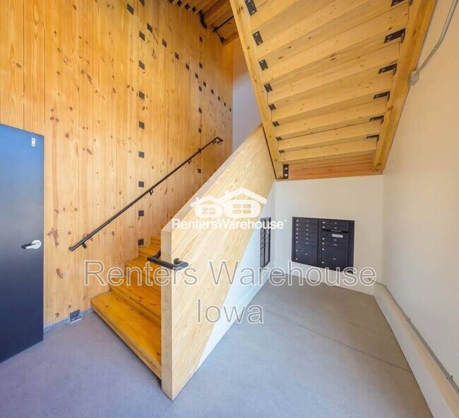 Building Photo - 2701 Ingersoll Ave