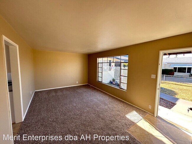 Foto del edificio - 2 br, 1 bath House - 3615 E YALE ST