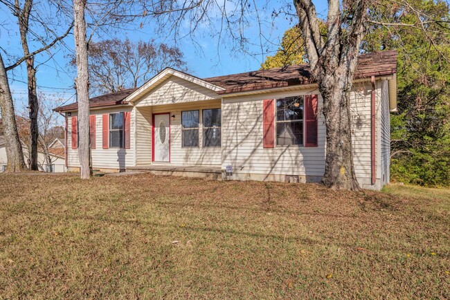 Building Photo - Newly Renovated 3Bedroom/2Bath Home in Whi...