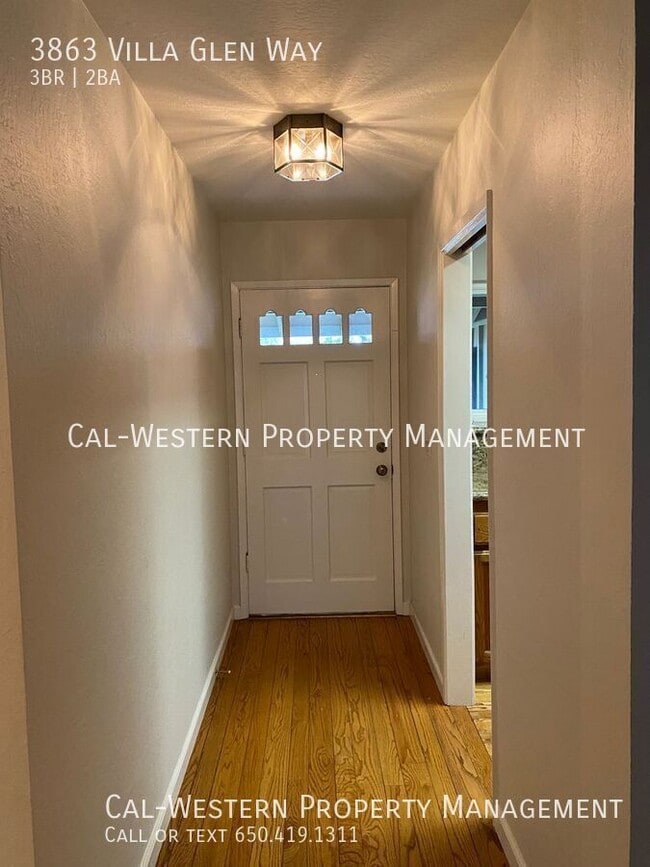 Building Photo - 3863 Villa Glen Way