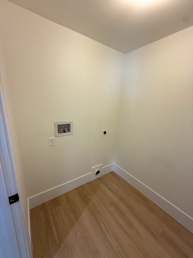 Building Photo - 1448 Lexington Ave