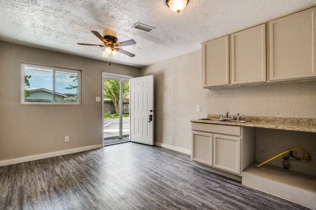 Foto del edificio - 4820 Oak Ave