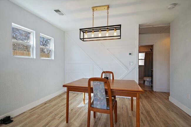 Foto del edificio - Charming 3 Bedroom Home Near Sloan's Lake