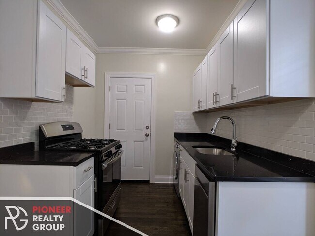 Foto del edificio - 3817 N Greenview Ave