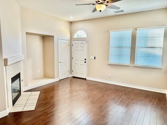 Foto del edificio - 3 br, 2.5 bath House - 681 W Fontaine Ln