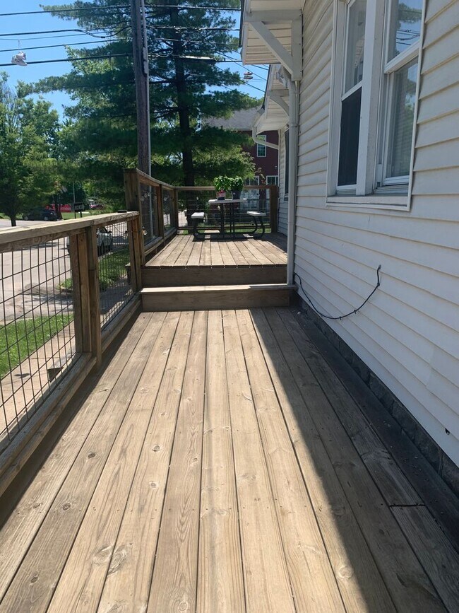 Building Photo - ***AVAILABLE AUGUST 2027*** 5 Bed 2 Bath h...