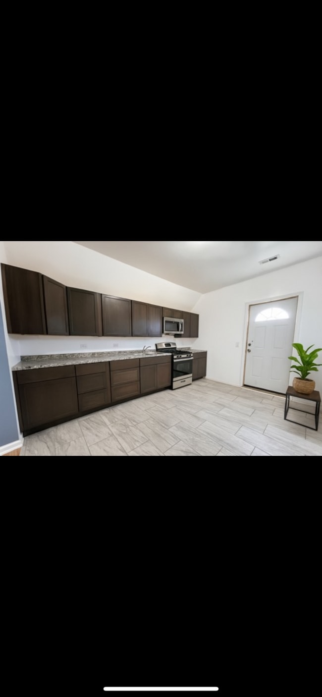 Foto del edificio - 4903 W Hubbard St