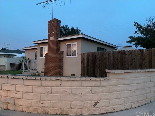 Foto del edificio - 21826 Clarkdale Ave