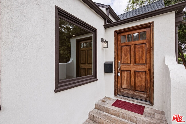 Building Photo - 525 N Crescent Heights Blvd