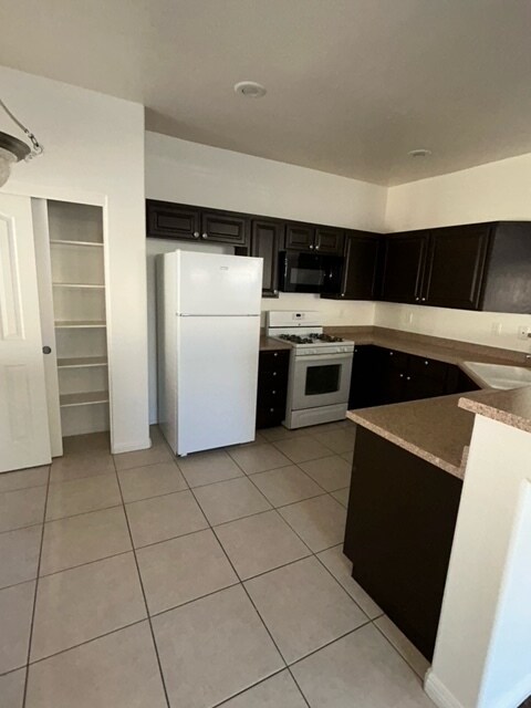 Building Photo - 3520 Glorious Iris Pl