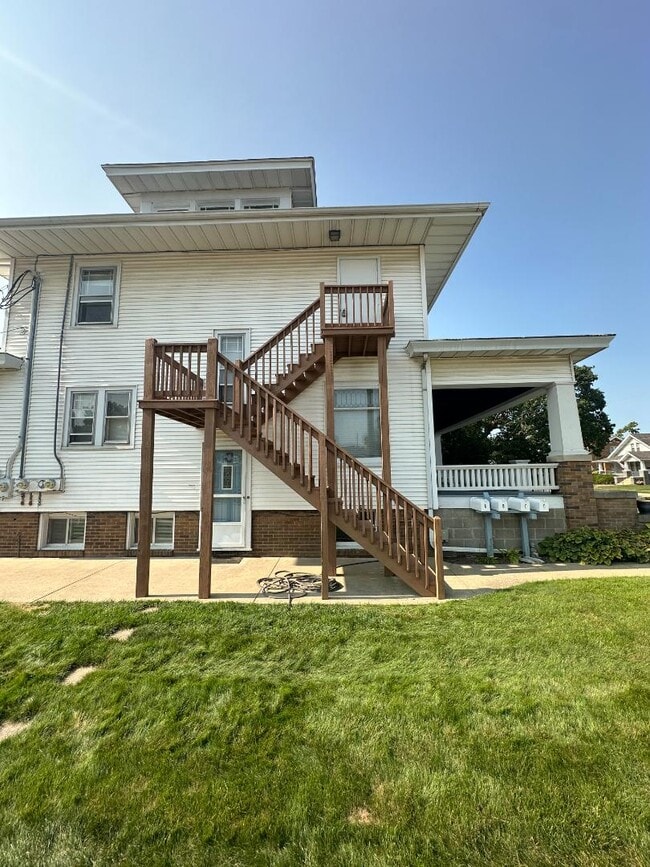 Building Photo - 540 N Main St