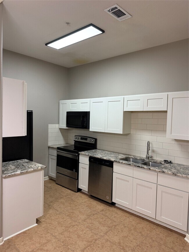 Foto del edificio - 2710 Grants Lake Blvd