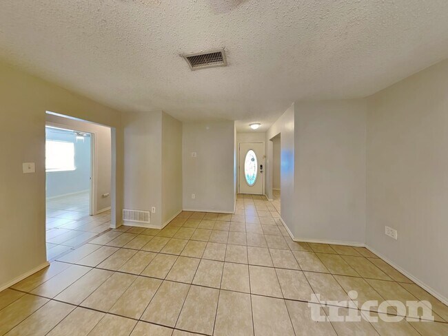 Foto del edificio - 726 Cindy Dr